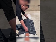 การติดตั้งกระเบื้องหลังคาพลาสติกแบบดั้งเดิมของจีน สําหรับผนังสวน