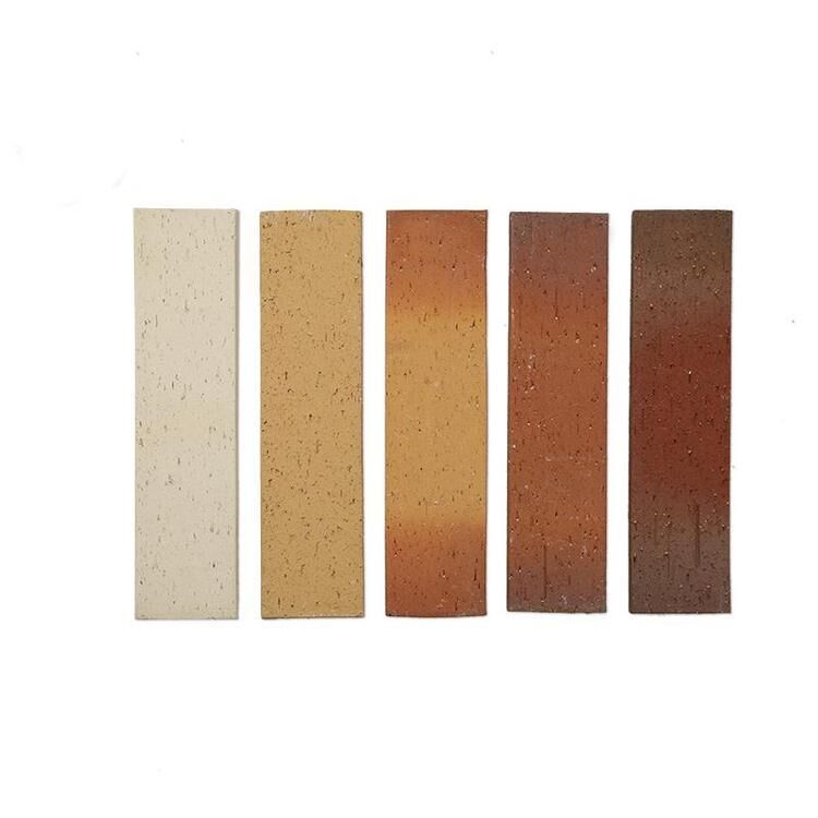 กระเบื้องผนังภายนอกดินธรรมชาติพร้อมผิวเผา เคลือบผนังอิฐแบบแยกหน้าสำหรับคาเฟ่และอาคารที่พักอาศัย